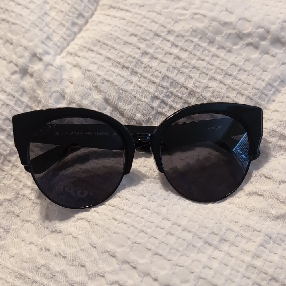 DIFF Eyewear Black Polarized Sunglasses